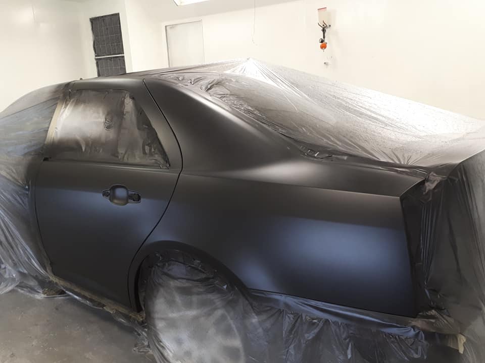 Réparation de carrosserie de camion dans un atelier professionnel à Dollard-des-Ormeaux 