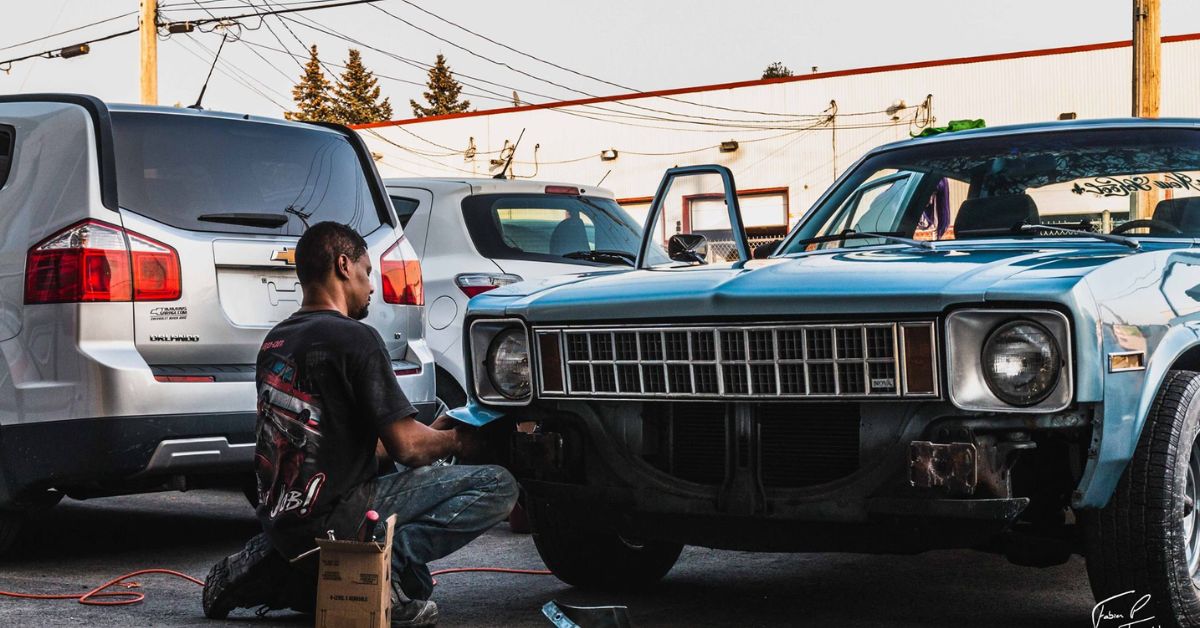 Nuancier de peinture utilisé par un carrossier en atelier à Repentigny