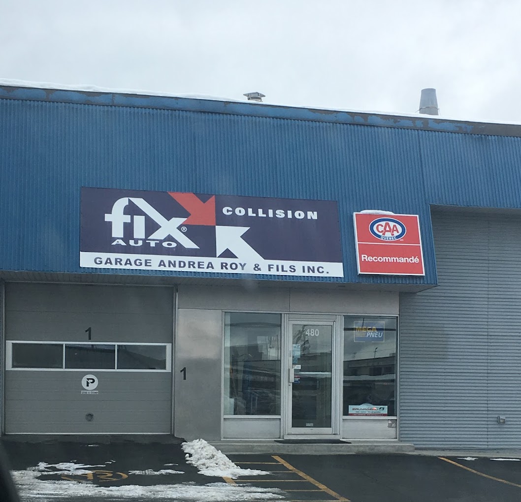 Masquage et préparation de carrosserie avant peinture dans un atelier à Saint-Georges